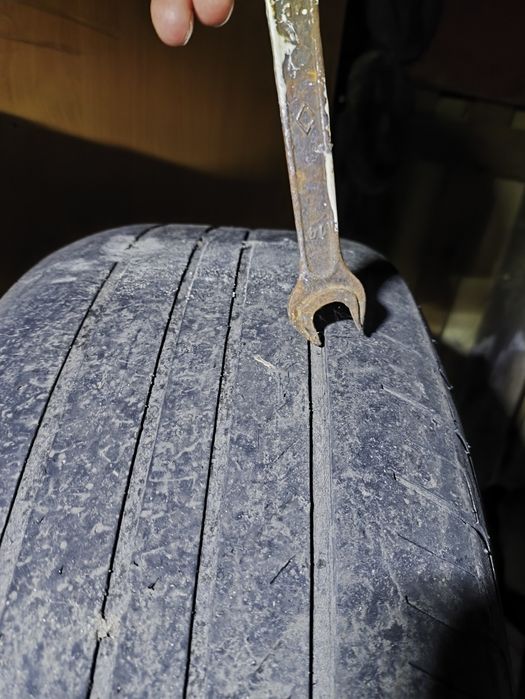 Продам резину 215*60"16