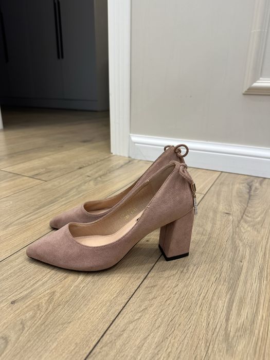 Женские туфли нарядные