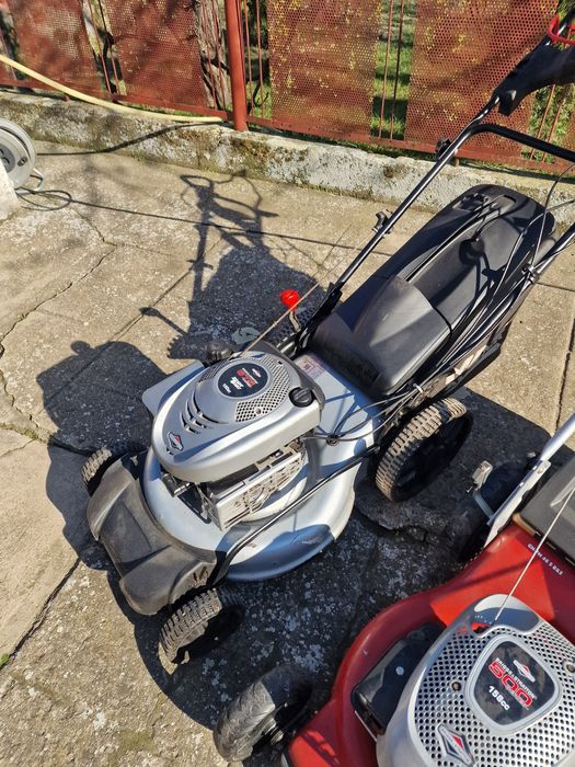 Masina de tuns iarba gazonul