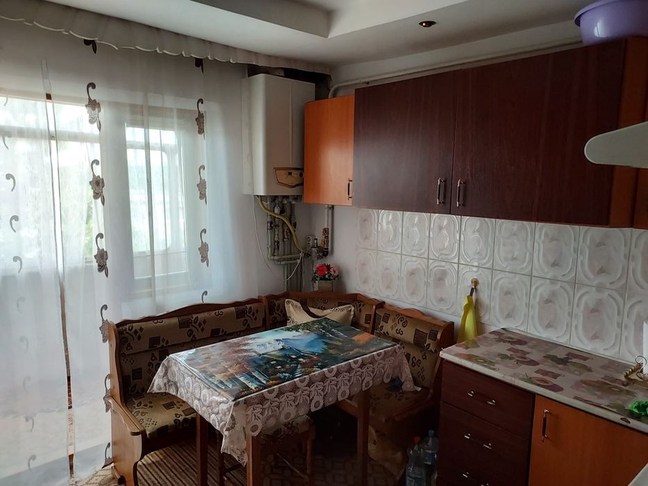 Vand apartament str mioritei nr 10
