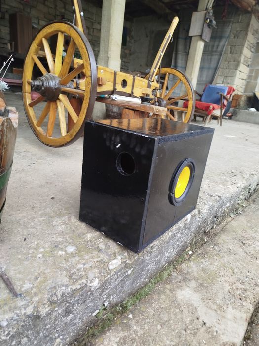 Субуфер за кола.