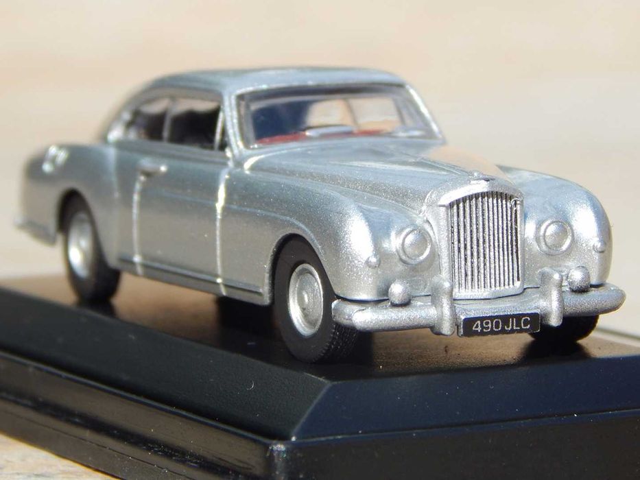 Macheta Bentley S1 Continental Fastback sc 1:76 Oxford la vitrina