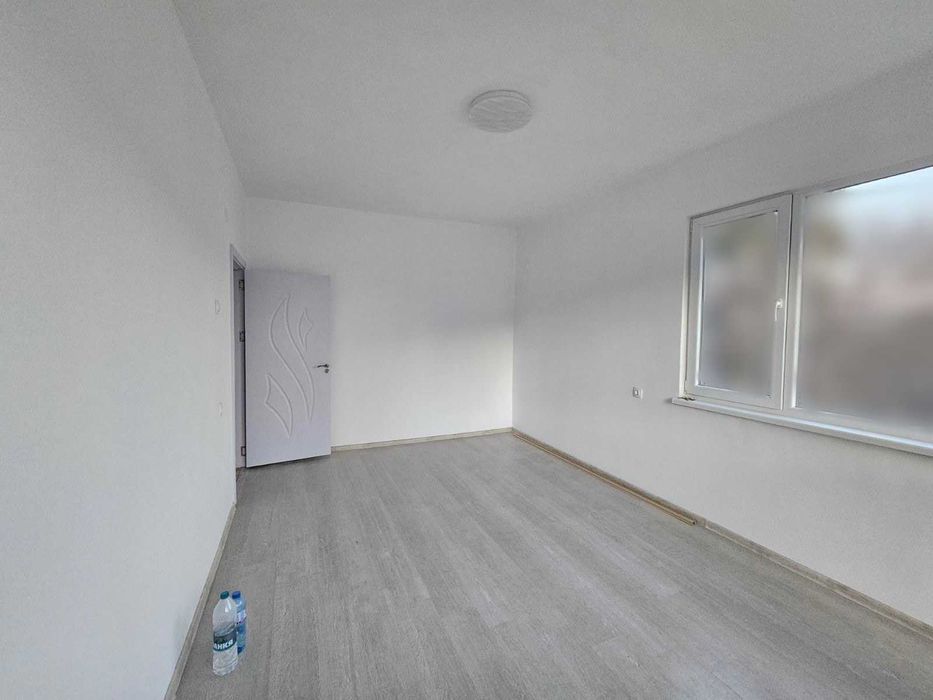 Продава се Тристаен апартамент в Горна Оряховица - 110 кв.м за 1455 €/кв.м - Снимка #2