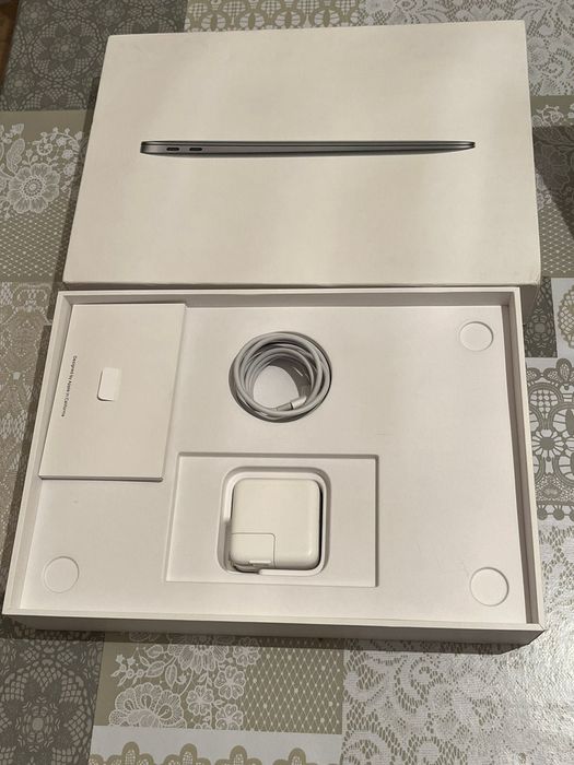 Продам MacBook Air 13 (2019г.)