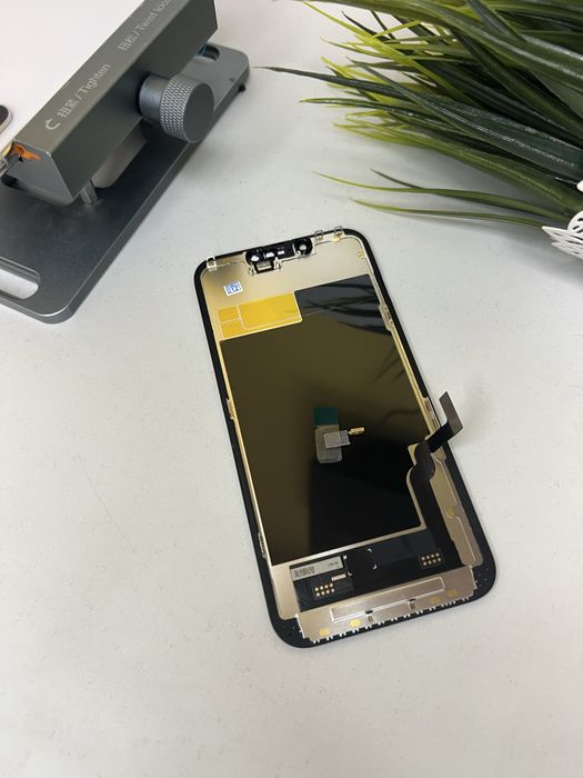 Дисплей OEM за iPhone 13 с 12 месеца гаранция!