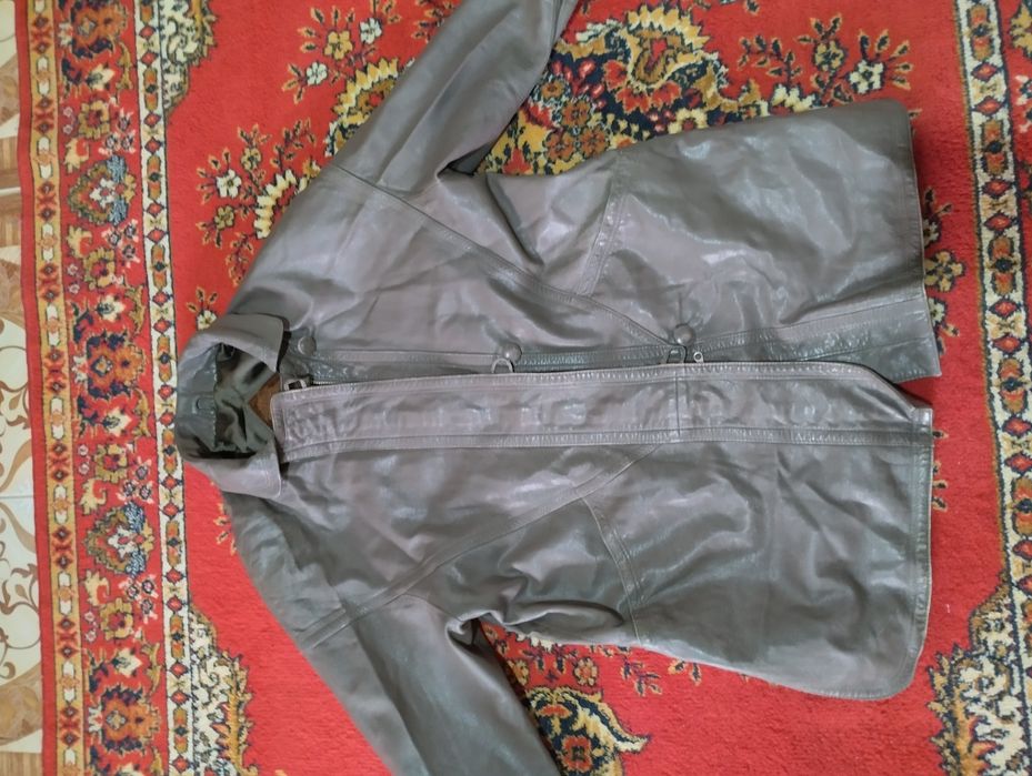 Продаю верхнюю одежду