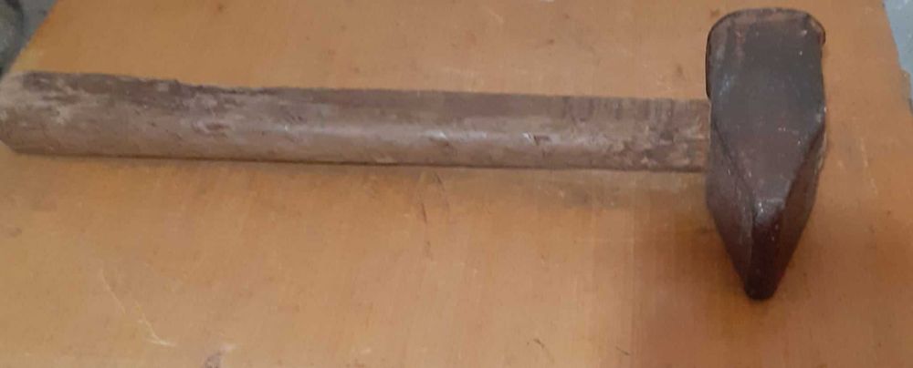 Инструменти - ключове, бургии, триони и длета