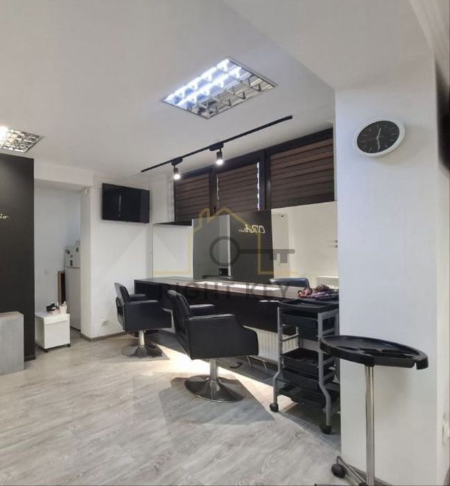 Inchiriere post in salon modern