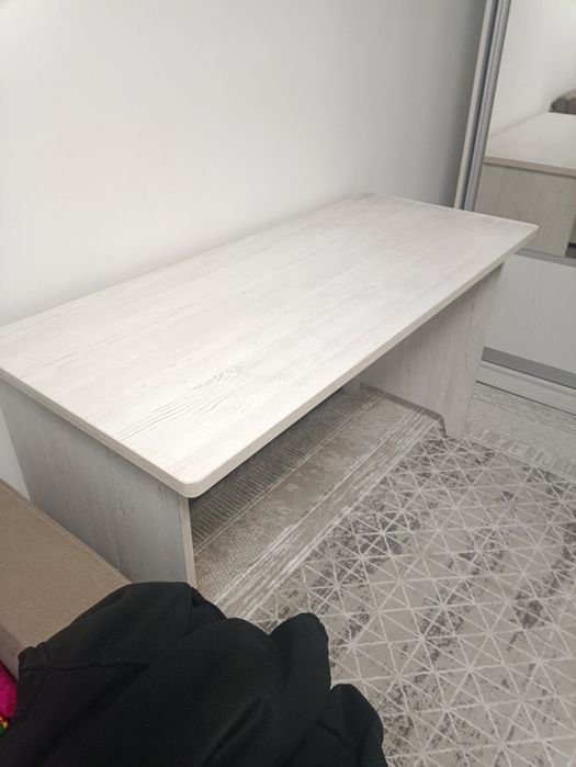 Мебель стол  продам