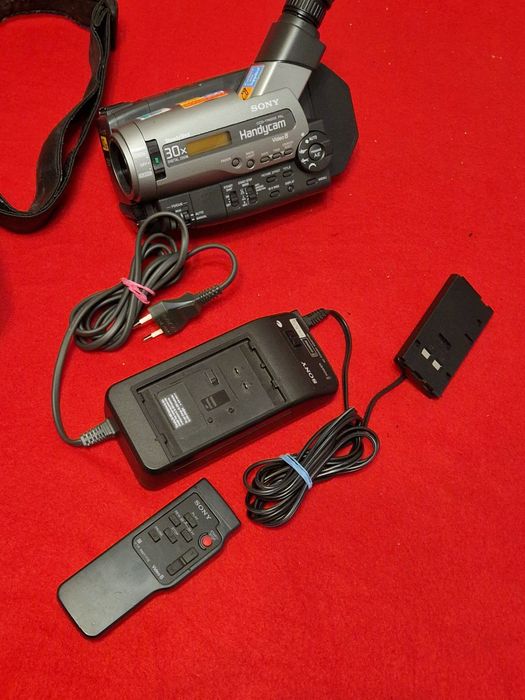 Camera video Sony cu accesorii și geanta de transport