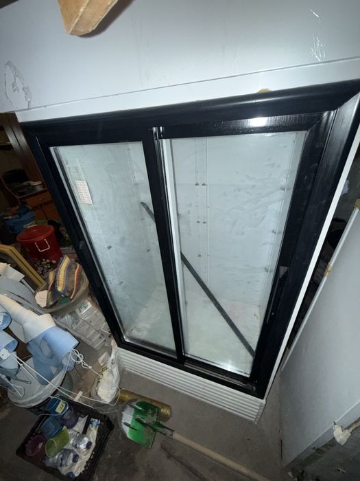 Холодильник мощный работает