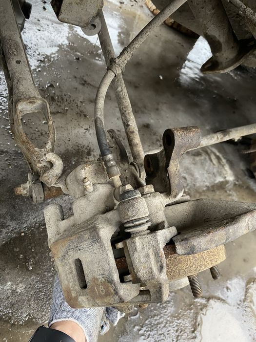 Поворотный кулак мазда кронос