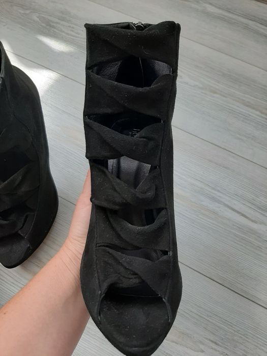 Велурени високи обувки Hoss intropia