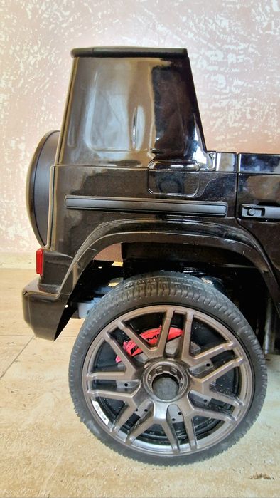 Детска акумулаторна кола Mercedes Benz G63 Black