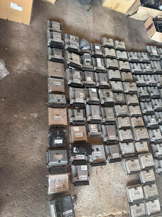 Компютър моторен еку ecu електронен блок двигател бмв е60 525д 177кс