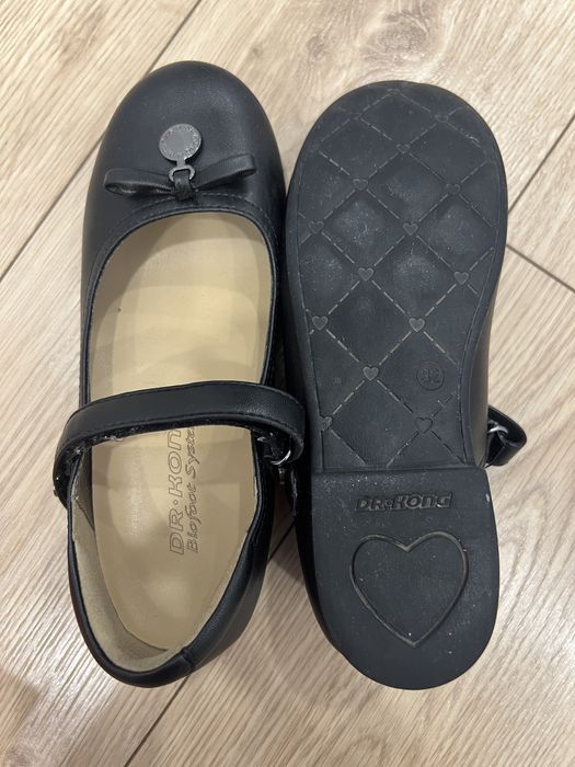 Туфли на девочку 32р