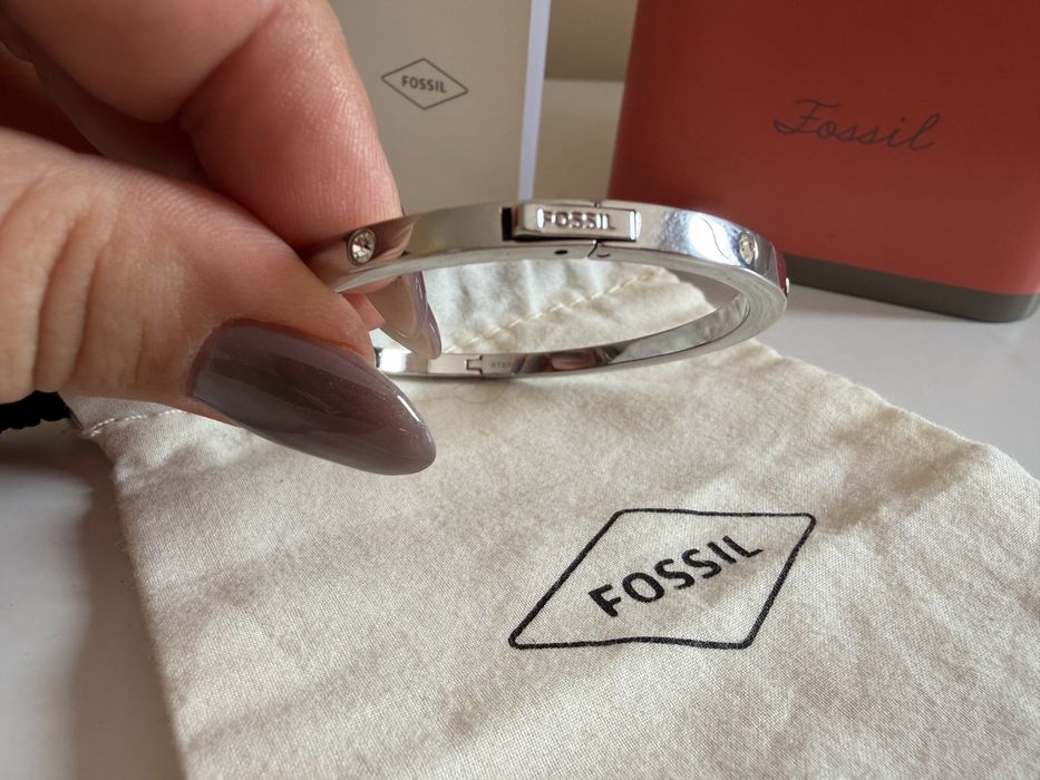 Fossil твърда гривна