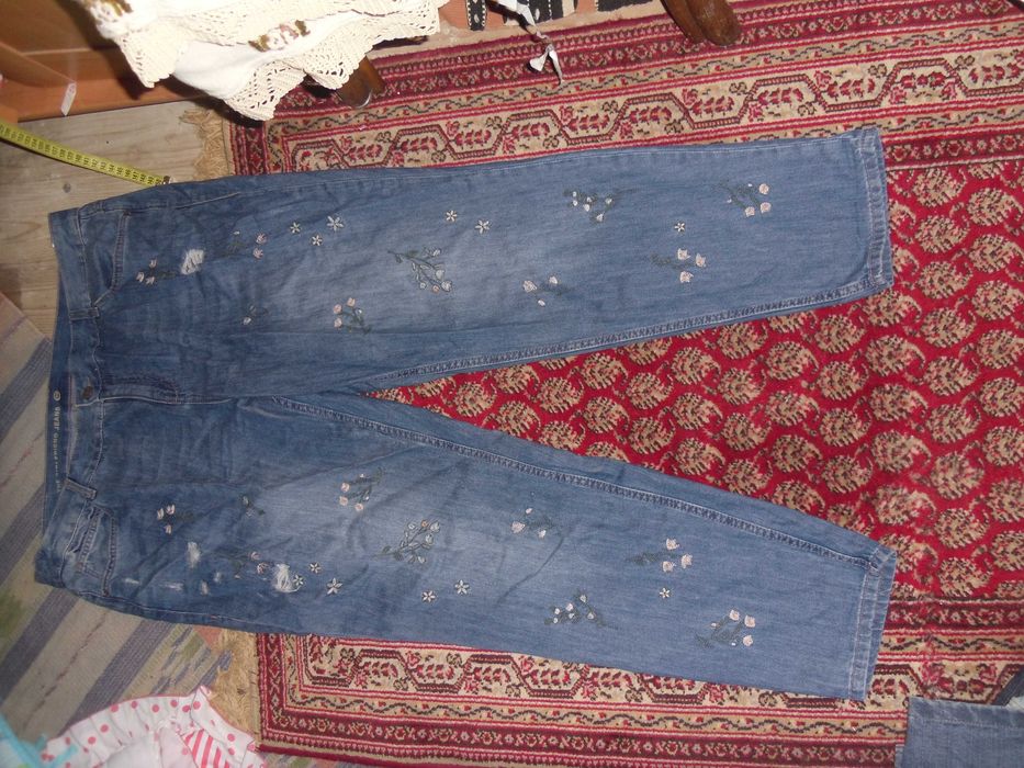 Blugi subtiri ,largi