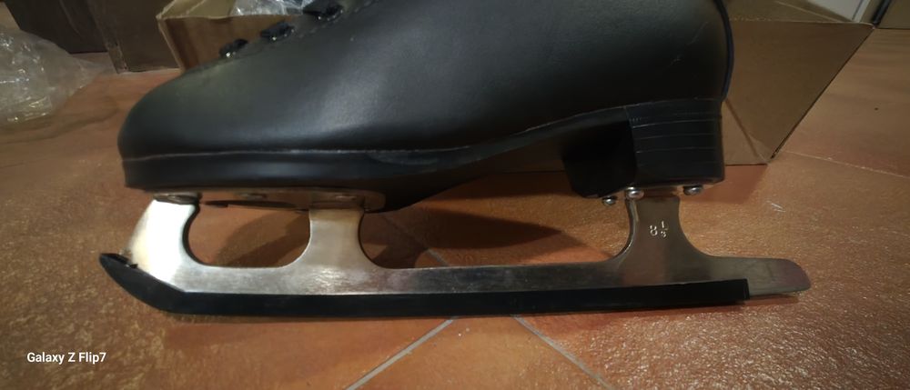 Patine gheata masura 33