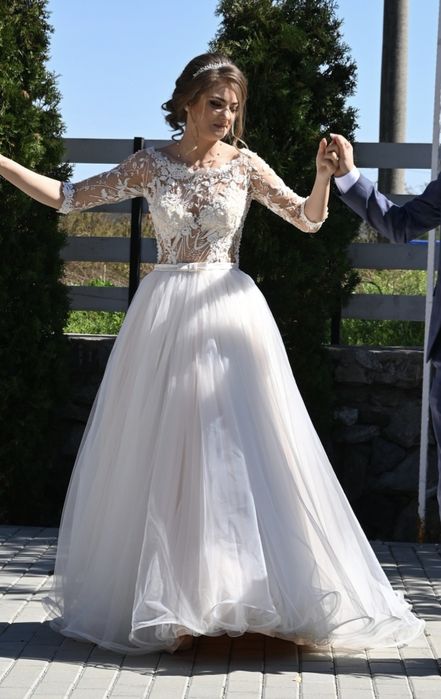 Vand rochie mireasa + voal marimea xs-s ,negiciabil  facuta pe comanda