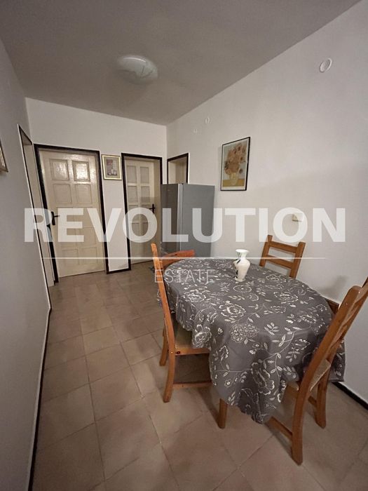 Дава се под наем Тристаен апартамент в Варна, м-т Траката - 65 кв.м за 500 € - Снимка #4