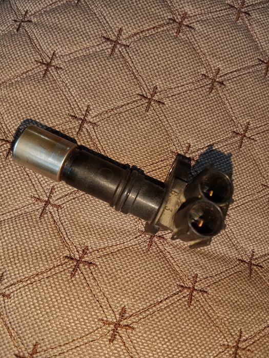 Продам датчик коленвала.