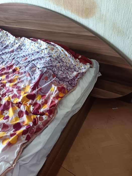 Спалня с матрак и гардероб
