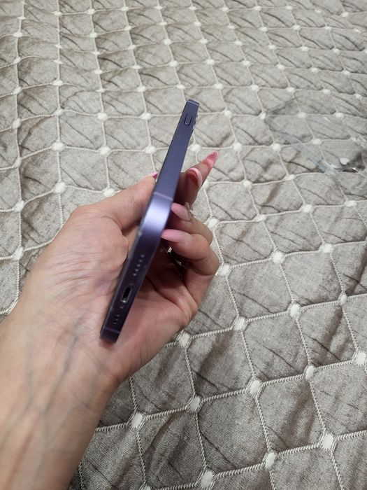 IPhone 12 с коробкой