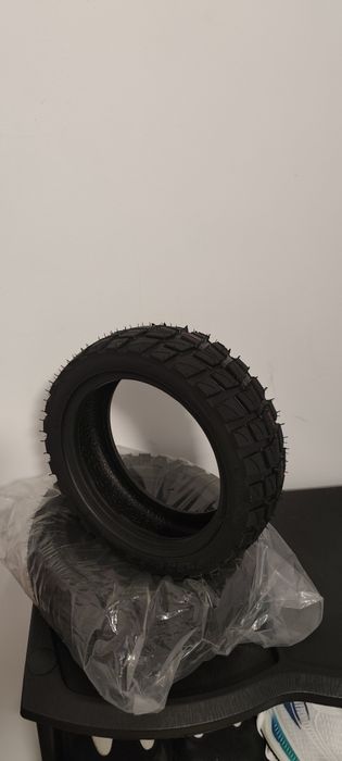 Vând 2 cauciucuri tubeless 10x2,75-6,5