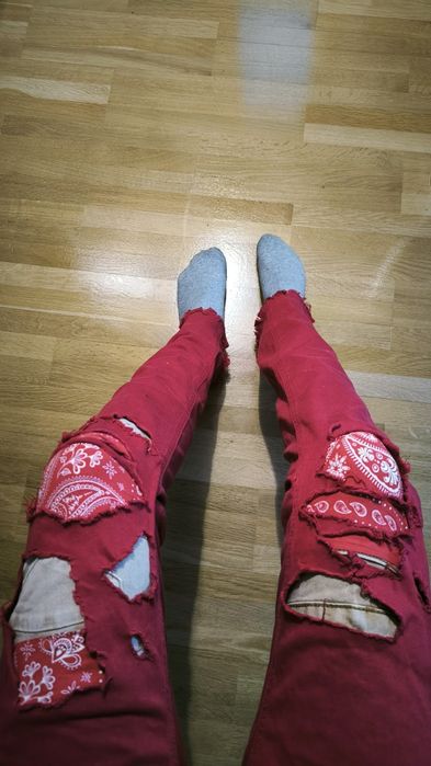 Blugi roșii custom cu model