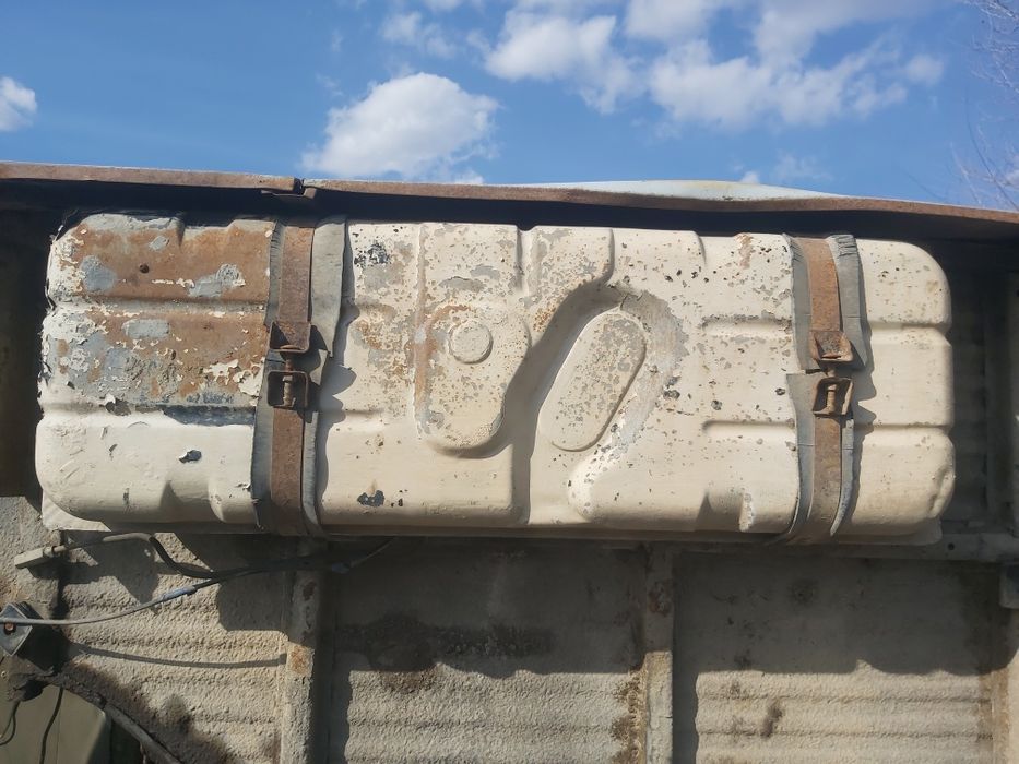 Продам бензобак уаз