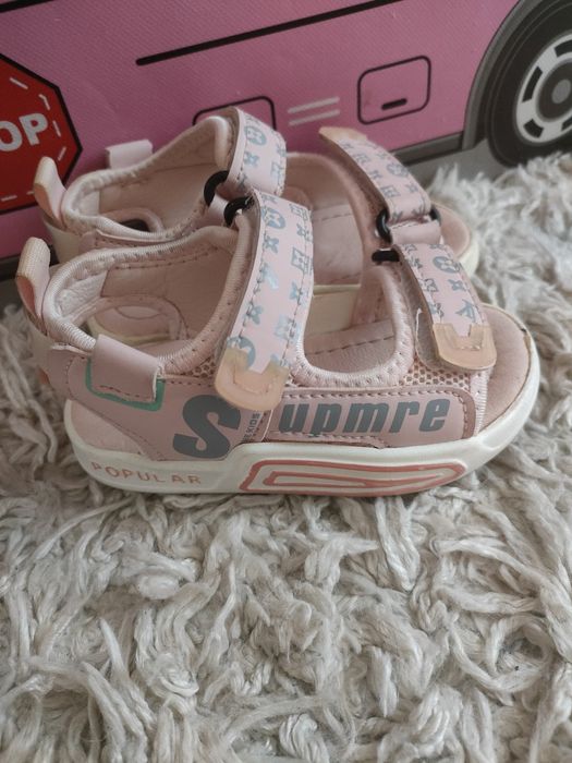 Сандалики на девочку.