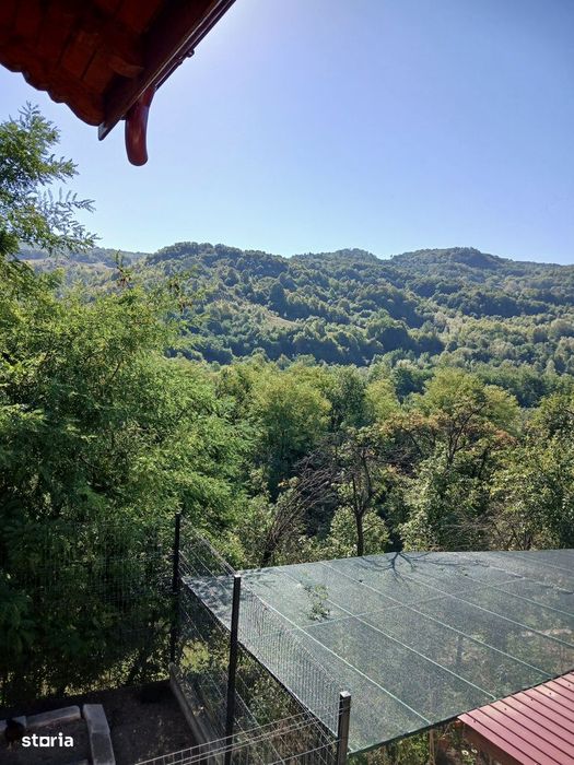 Casa la tara langa Valenii de Munte
