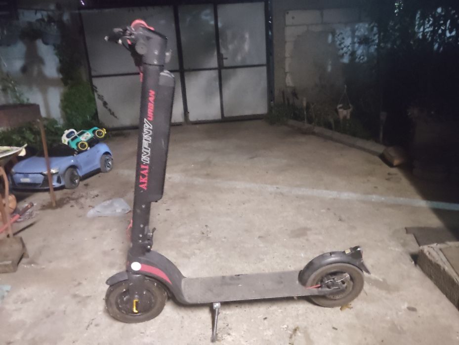Vând trotineta akay infinity urban perfect funcționabila