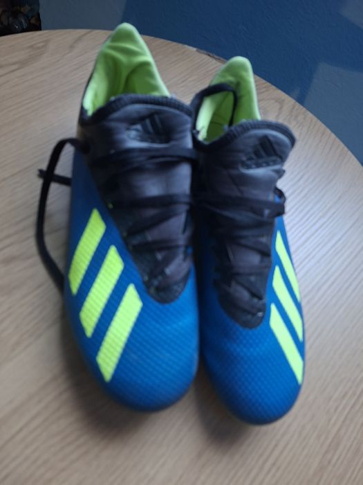 Vând ghete de fotbal