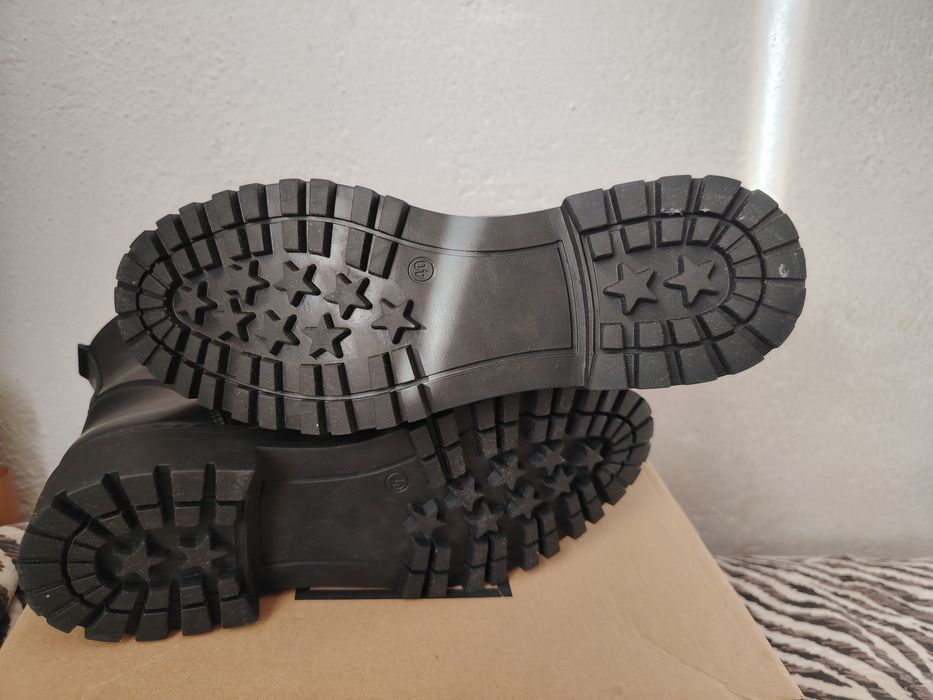 Чисто нови дамски боти