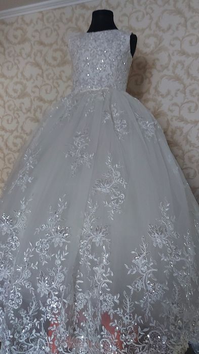 Продам бальные платья для девочек