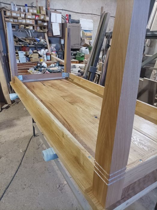 Масивна маса от дъб