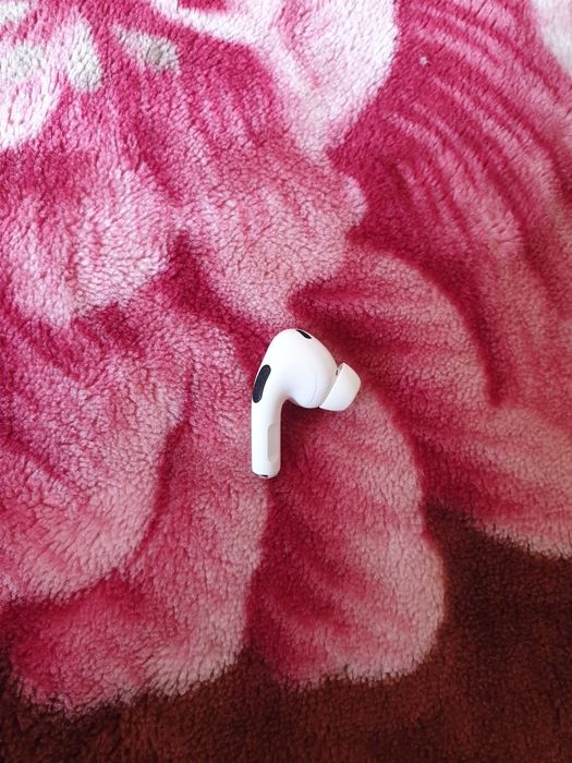Продам оригинальный наушник Airpods pro 2 правый