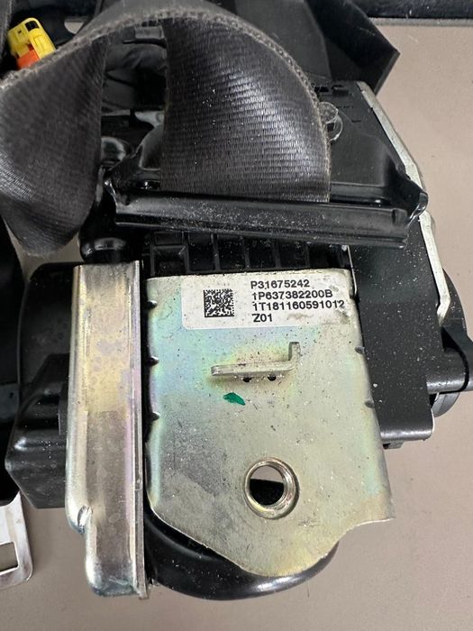 Centura stanga fata Volvo S90 V90 31675242