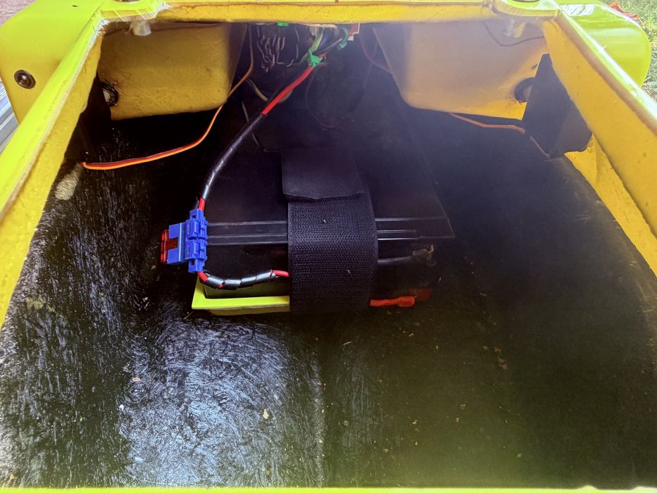 Navomodel Barcuta plantat Delfin XXL  din FIBRA doua cuve noua