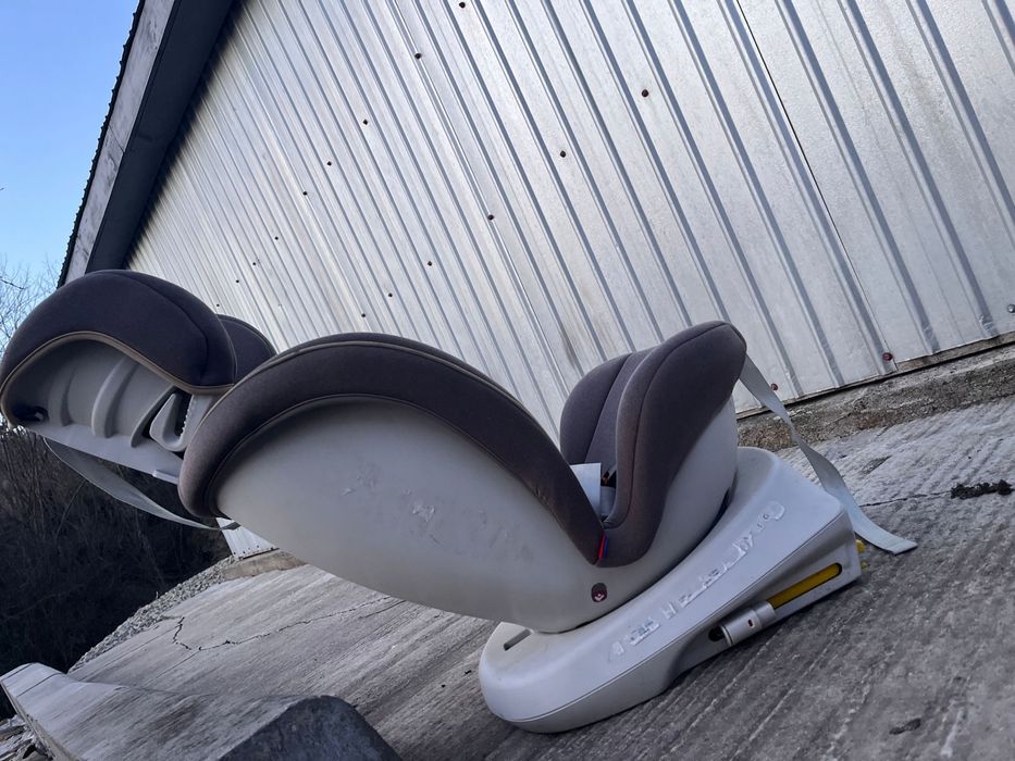 Vând scaun de mașină pentru copii.