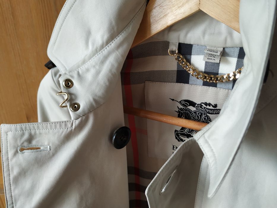 Плащ Burberry"XS" в паре с платьем"S"Burberry.