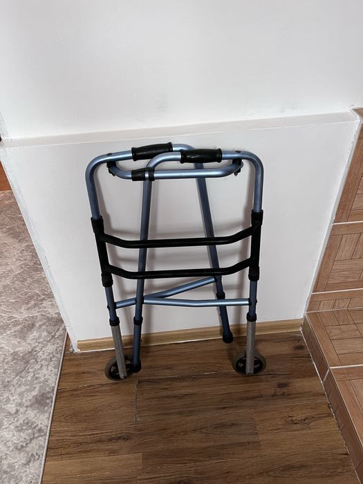 Ходунок впереди есть колесо