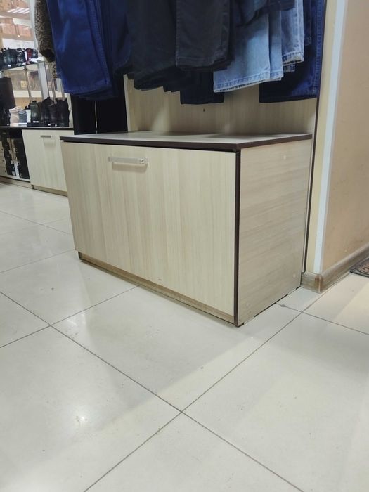 Тумба для магазина, бутика