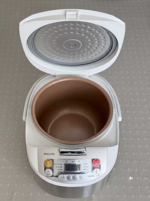 Мултикукър Philips HD3037/70 – перфектно състояние, с всички аксесоари и книжки