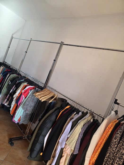 3 bucati stender dublu înălțime reglabila.  2 luni au fost folosite în stare perfecta fara urma de uzura.