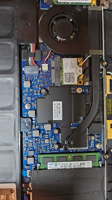 Dezmembrez laptop Samsung NP900X4C