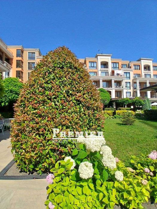 Продава се Тристаен апартамент в Свети Влас - 111000 кв.м за 3 €/кв.м - Снимка #2