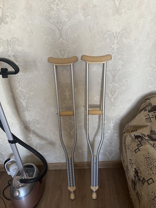 Продам костыли б/у состояние отличное. Город Алматы